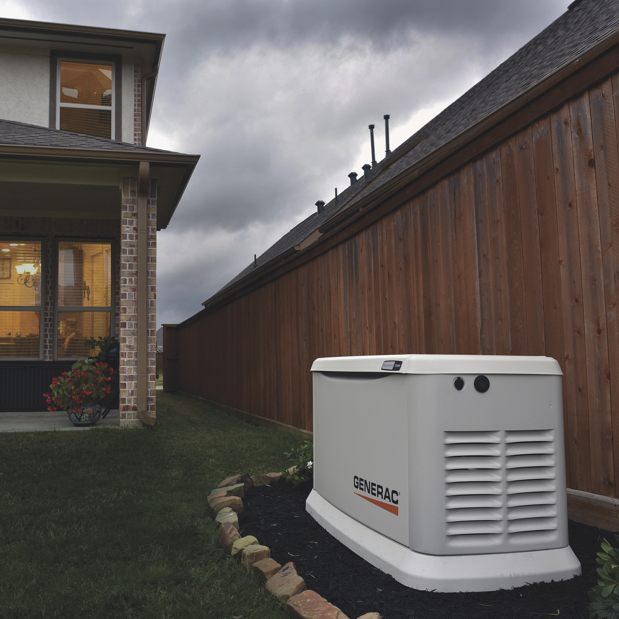 Generac Guardian Series Air-Cooled Home Standby Generator — 22kW (LP)/19.5kW (NG), Model# 7042 6